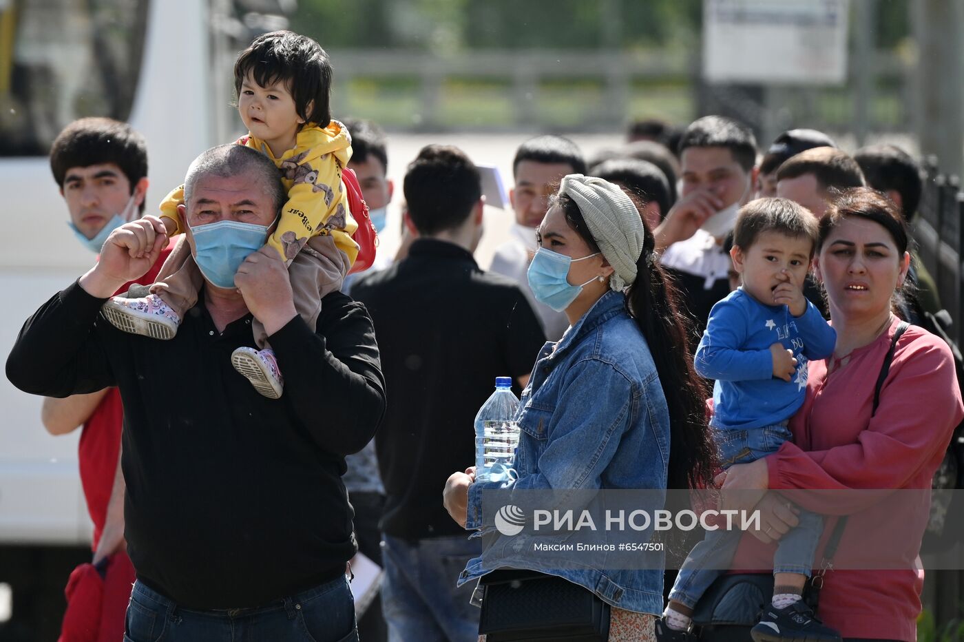 Ситуация у миграционного центра в Подмосковье