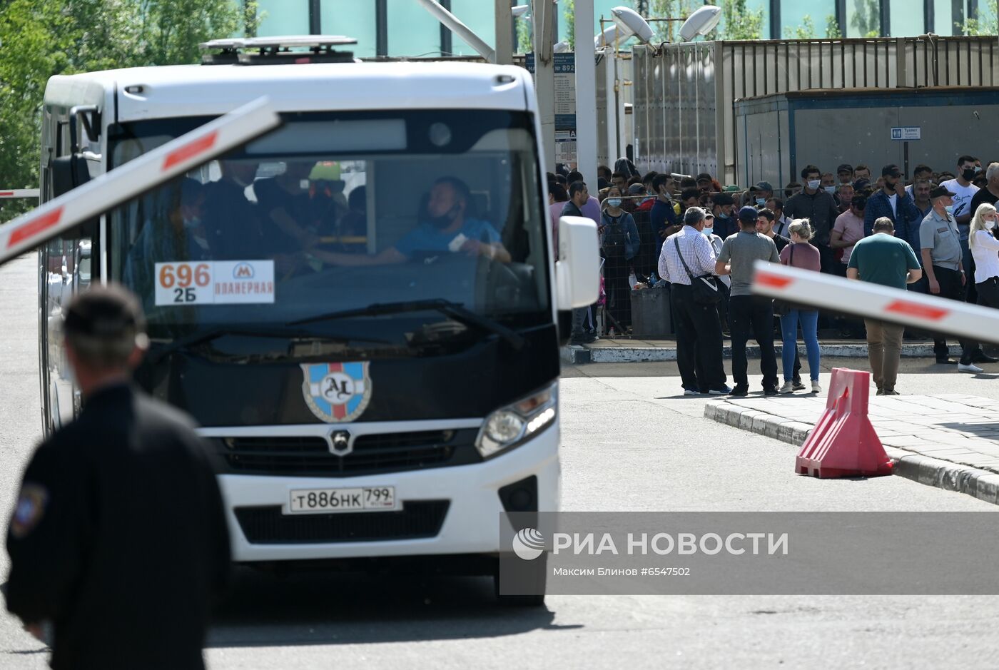 Ситуация у миграционного центра в Подмосковье