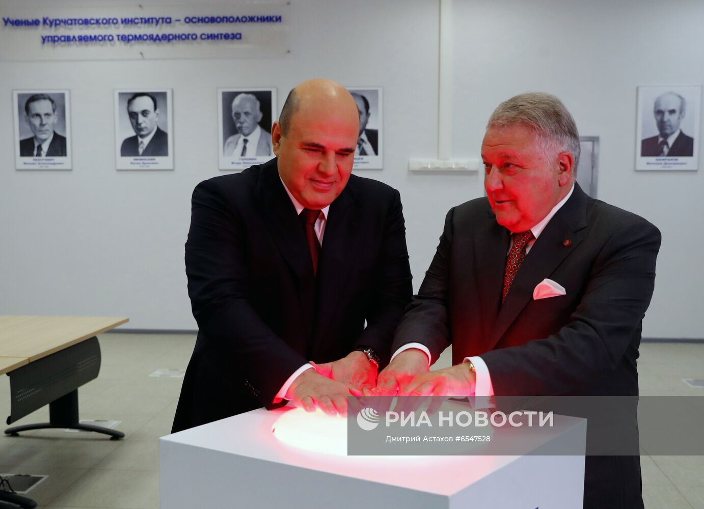 Премьер-министр РФ М. Мишустин посетил НИЦ "Курчатовский институт"