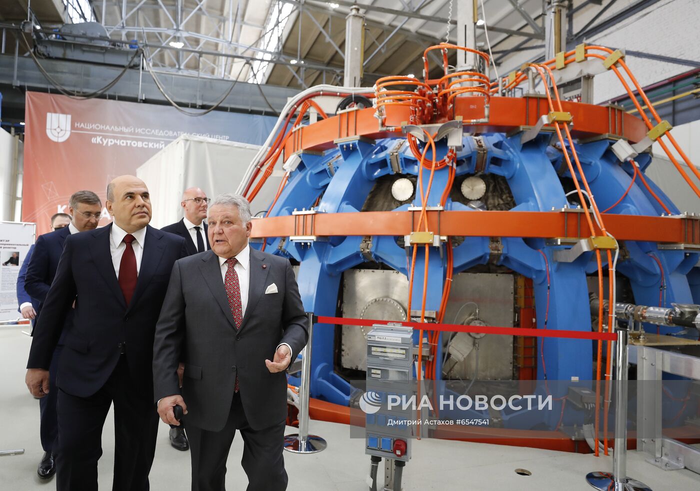 Премьер-министр РФ М. Мишустин посетил НИЦ "Курчатовский институт"