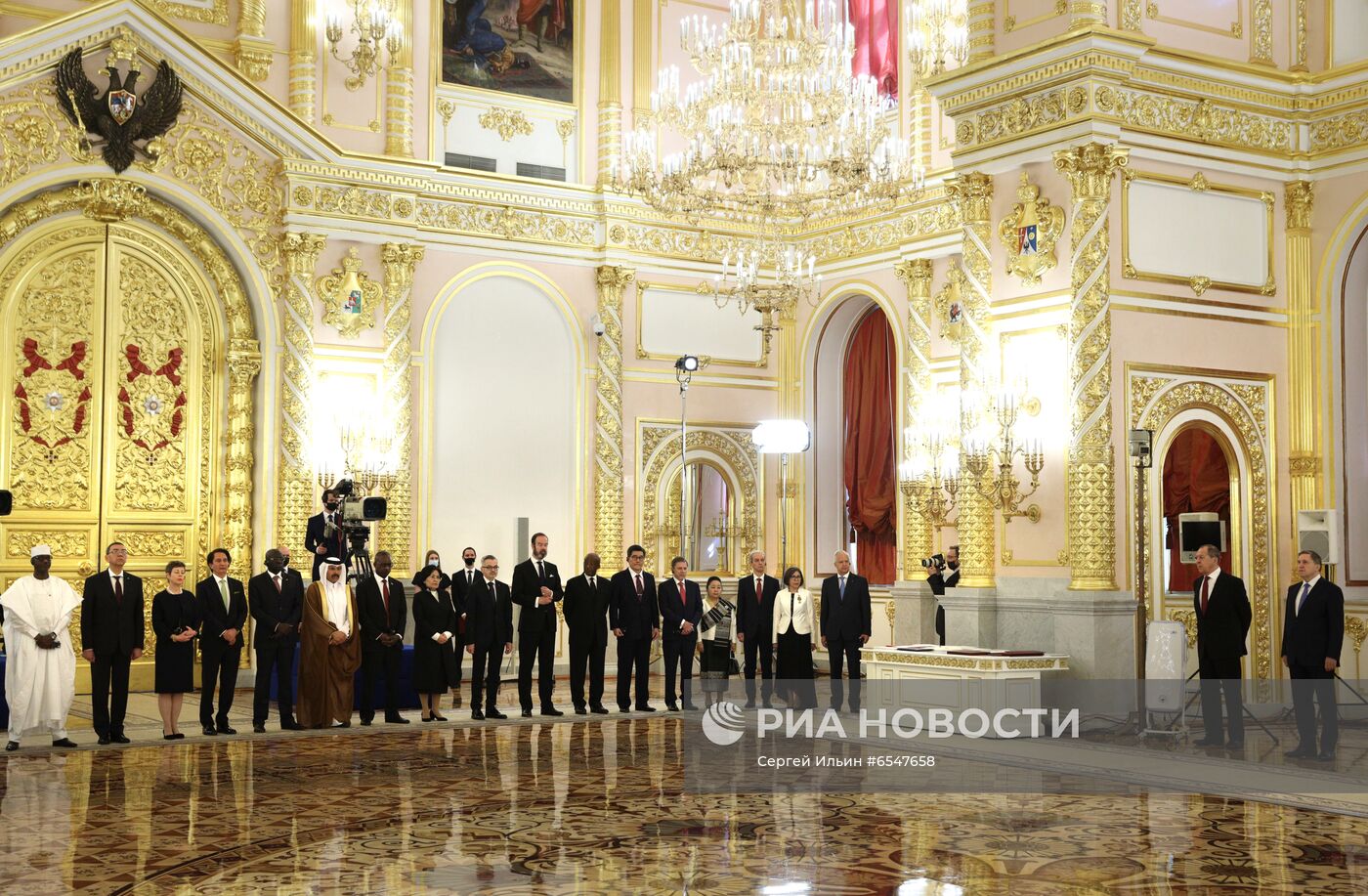 Президент РФ В. Путин принял верительные грамоты у 23 вновь прибывших послов иностранных государств