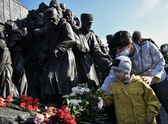 Открытие мемориала, посвященного жертвам депортации в Крыму