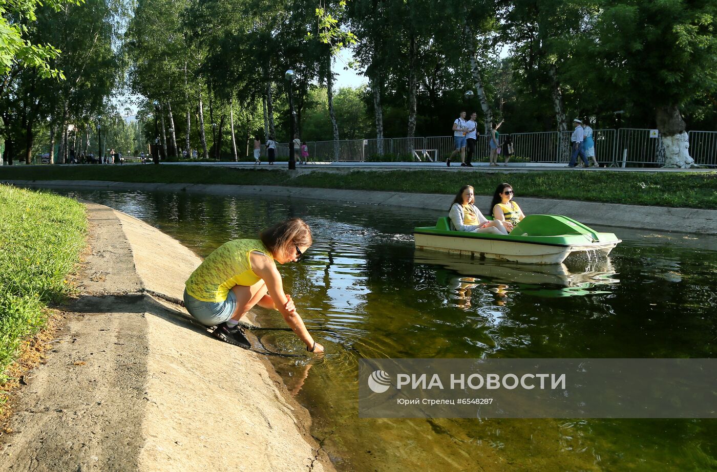 Жаркая погода в регионах России