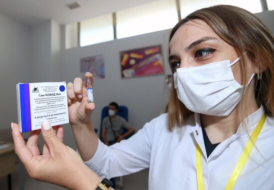 В Азербайджане проходит вакцинация российским препаратом "Спутник V"