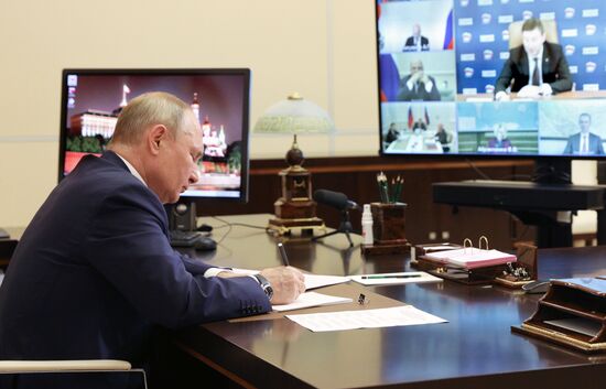 Президент РФ В. Путин провел совещание по реализации отдельных положений его послания Федеральному собранию