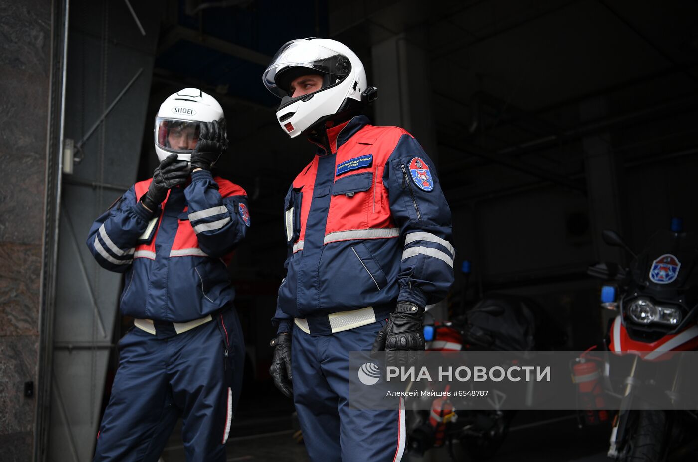 Работа спасателей на мотоциклах