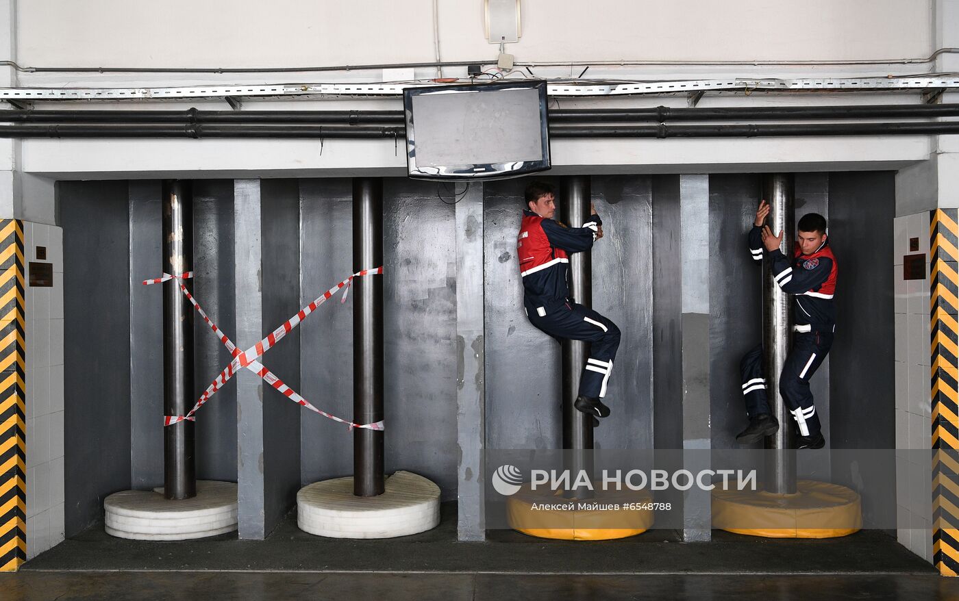 Работа спасателей на мотоциклах