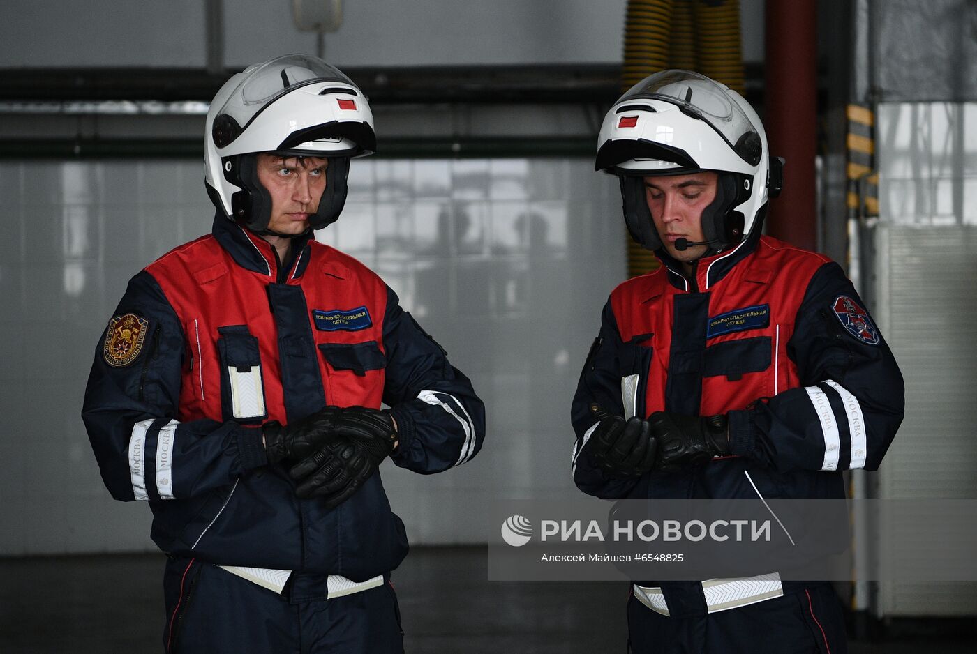 Работа спасателей на мотоциклах