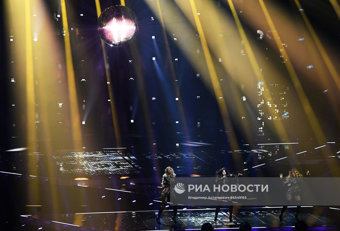 Сербия выступает на репетиции второго полуфинала конкурса песни "Евровидение-2021" в Роттердаме.Репетиция второго полуфинала конкурса Евровидение-2021