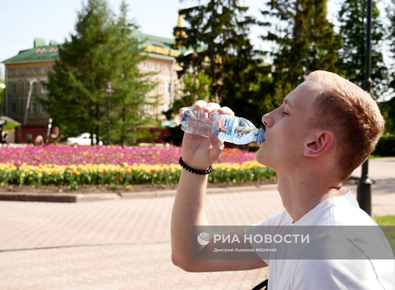 Жаркая погода в регионах России