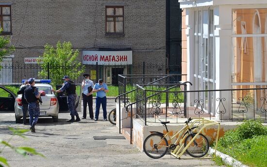 Обстановка возле лицея №1 в городе Березники, где ученик напал на учительницу
