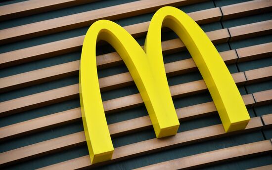 Ресторан McDonald's закрыли за нарушение противоэпидемического режима в Москве