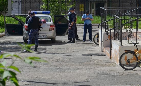 Обстановка возле лицея №1 в городе Березники, где ученик напал на учительницу
