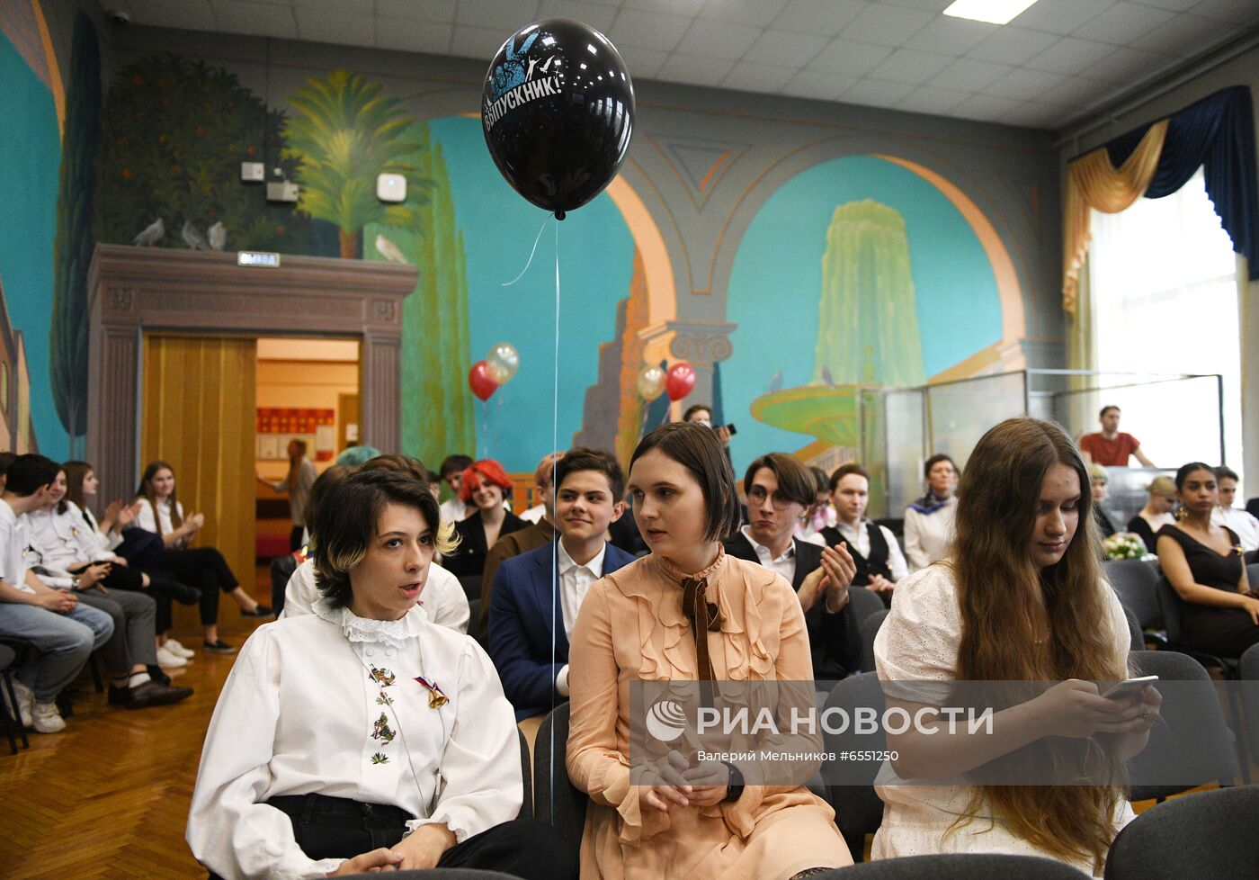 Последний звонок в Москве | РИА Новости Медиабанк