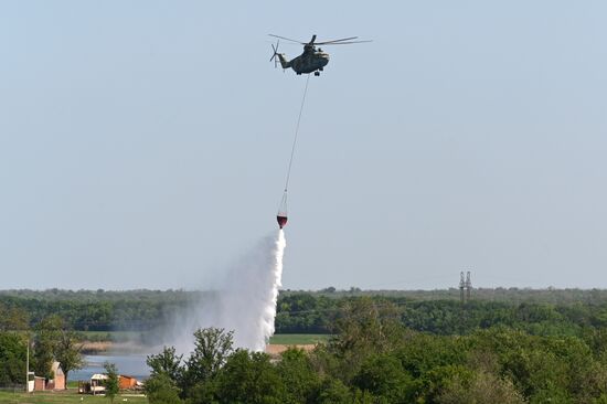 Летно-тактическое учение по тушению природных пожаров в Ростовской области