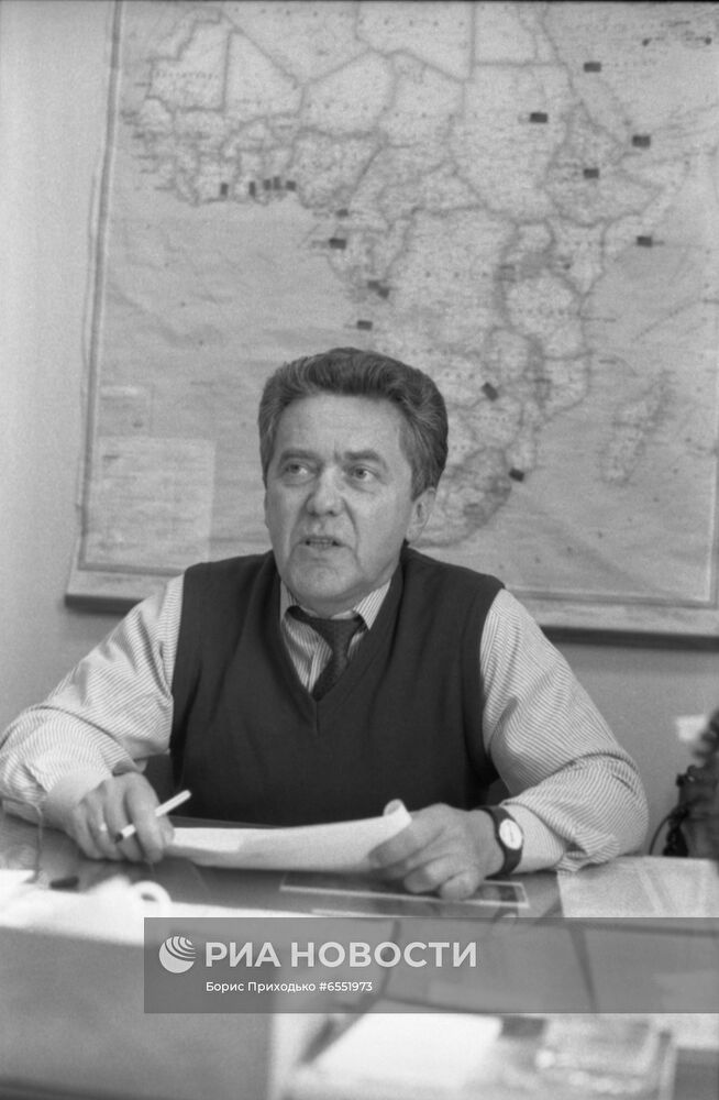 Заместитель министра иностранных дел СССР Анатолий Адамишин