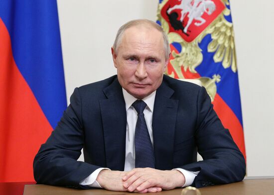 Президент РФ В. Путин выступил с обращением к участникам онлайн - форума "Новое знание"
