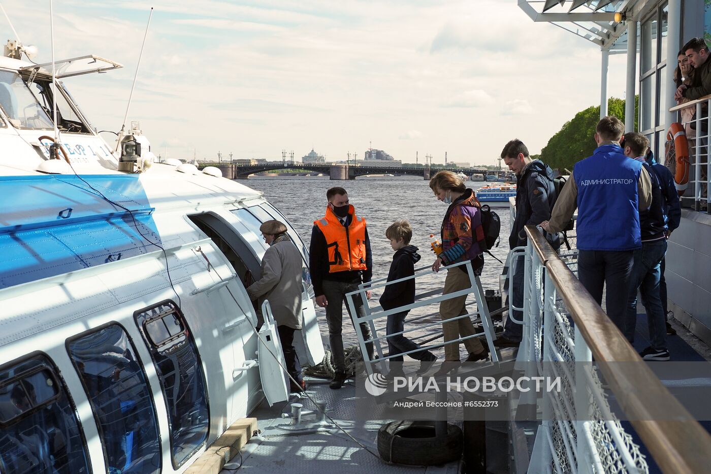 Открытие водного сообщения между "Островом фортов" и Санкт-Петербургом