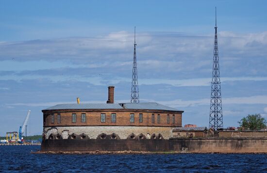 Открытие водного сообщения между "Островом фортов" и Санкт-Петербургом