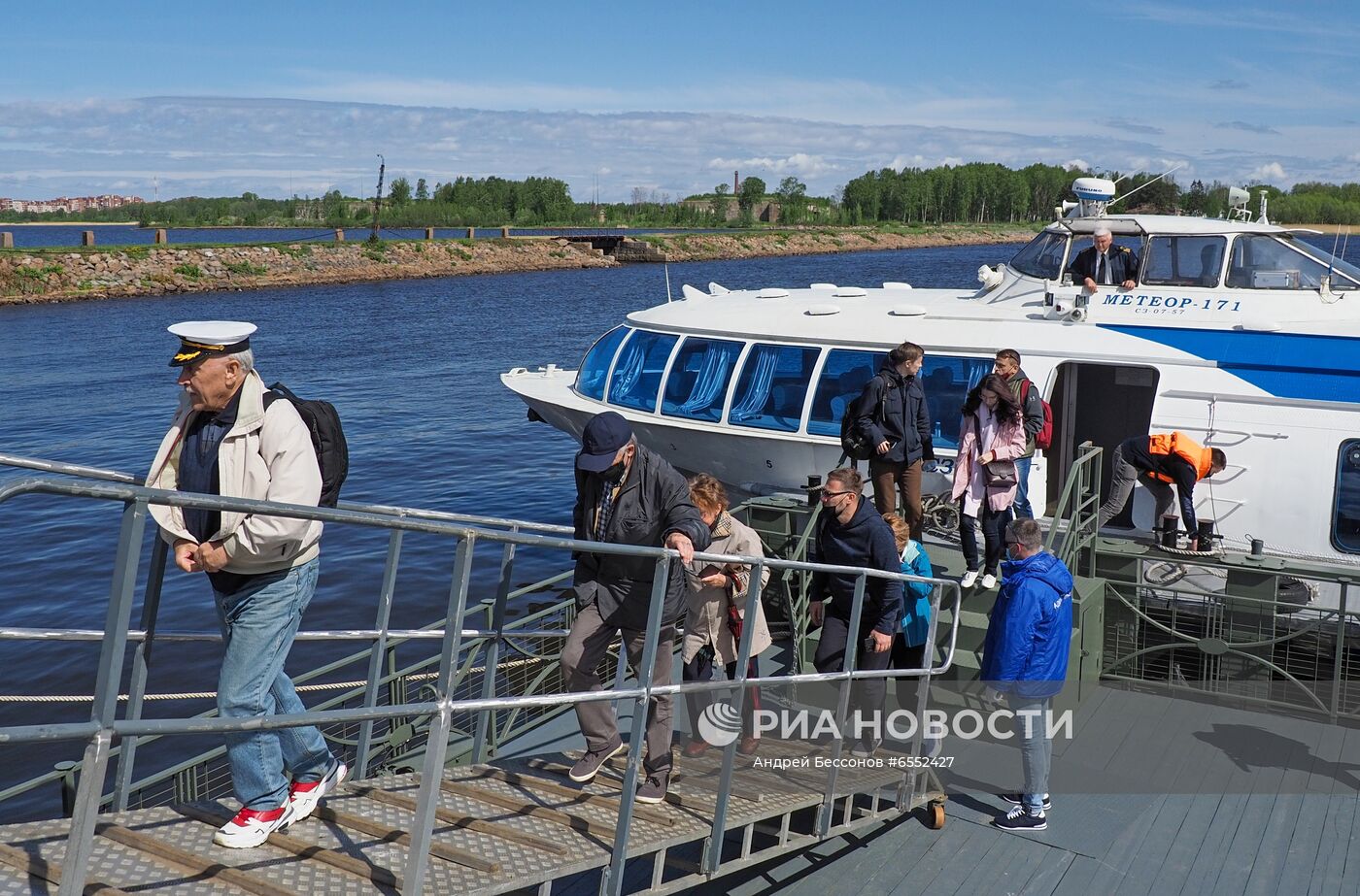 Открытие водного сообщения между "Островом фортов" и Санкт-Петербургом