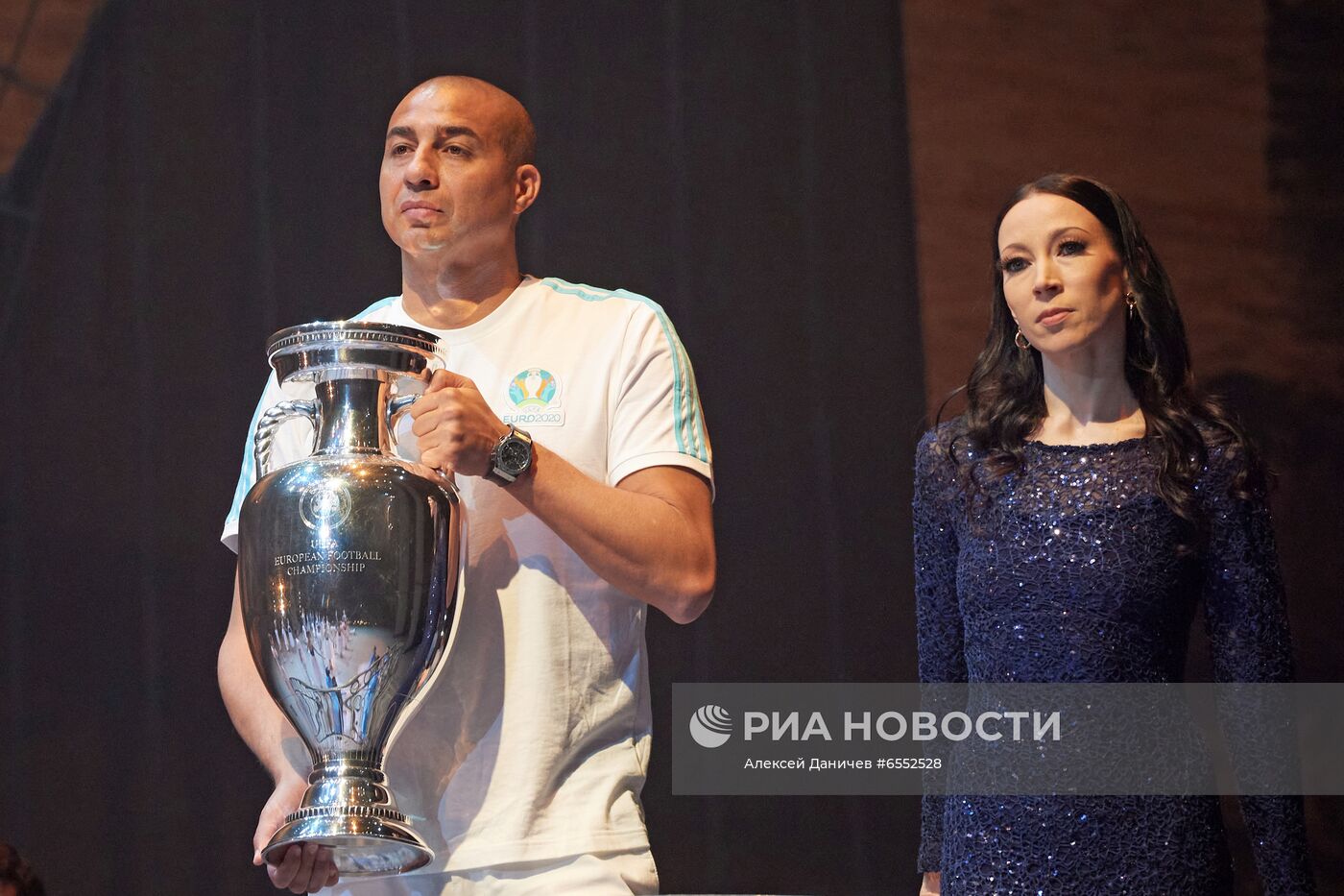 Кубок Европы по футболу представлен в Санкт-Петербурге