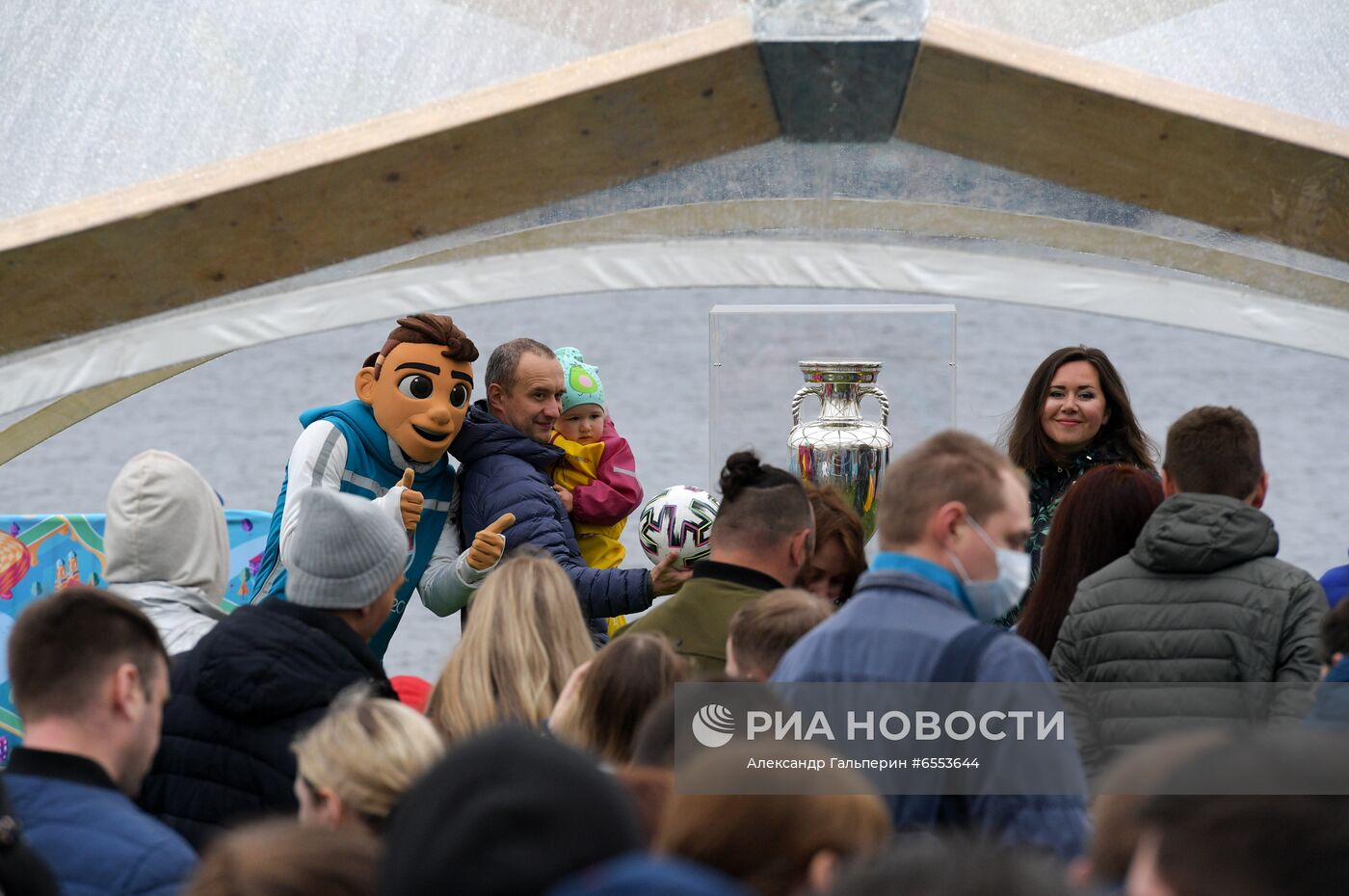 Кубок Европы по футболу представлен в Санкт-Петербурге