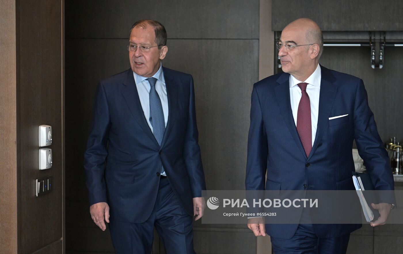 Встреча глав МИД РФ и Греции С. Лаврова и Н. Дендиаса