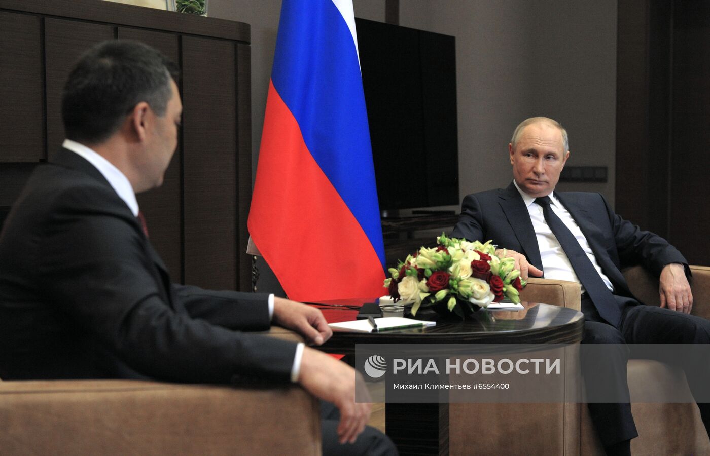 Переговоры президента РФ В. Путина с президентом Киргизии С. Жапаровым