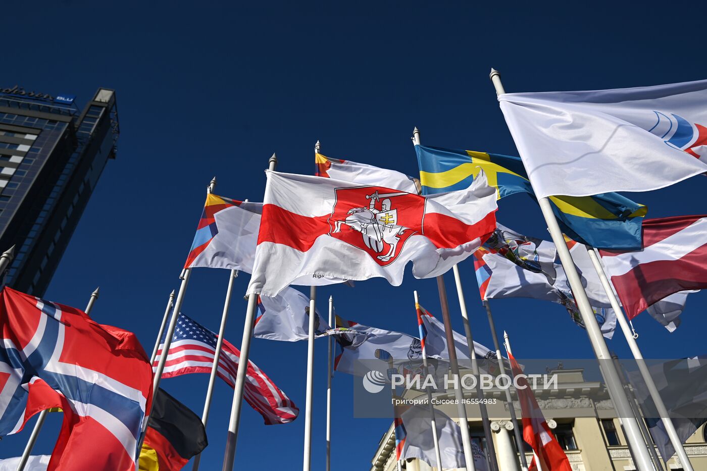 Государственный флаг Белоруссии заменили на оппозиционный на ЧМ по хоккею в Риге