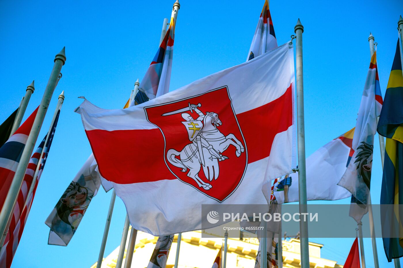 Государственный флаг Белоруссии заменили на оппозиционный на ЧМ по хоккею в Риге