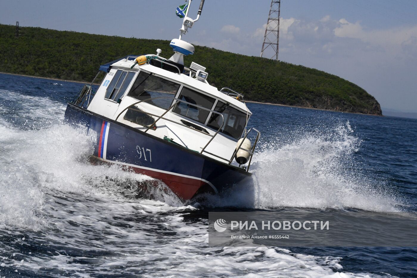 Рейд пограничников по поиску браконьеров в Уссурийском и Амурском заливах