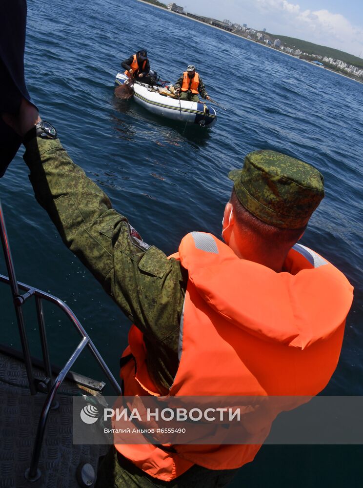 Рейд пограничников по поиску браконьеров в Уссурийском и Амурском заливах