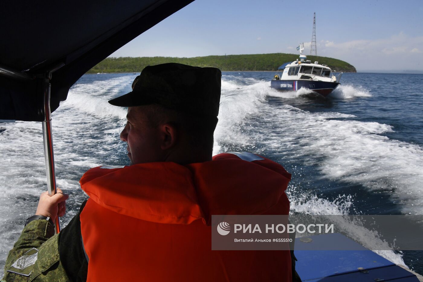 Рейд пограничников по поиску браконьеров в Уссурийском и Амурском заливах