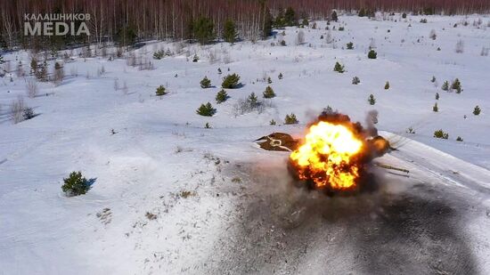 Испытания управляемых ракет "Вихрь"