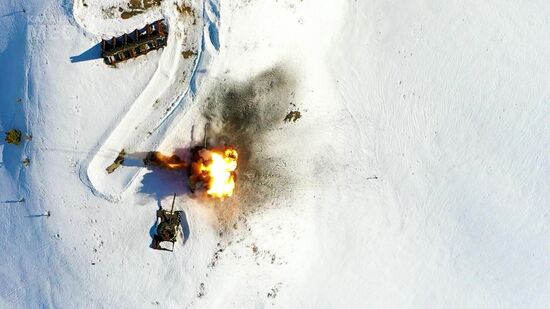 Испытания управляемых ракет "Вихрь"