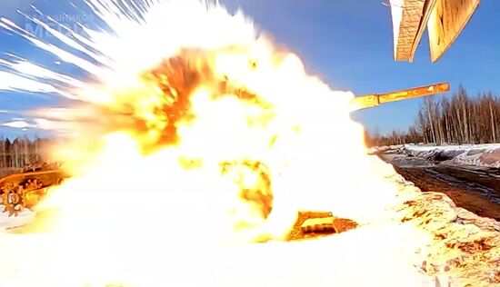 Испытания управляемых ракет "Вихрь"