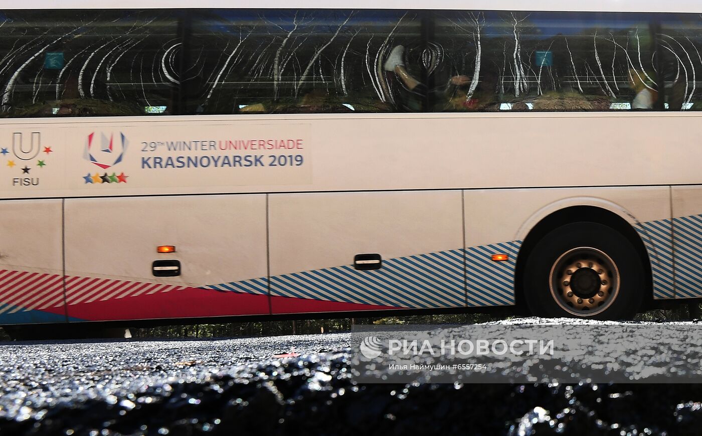 Автобус на трассе "Енисей"