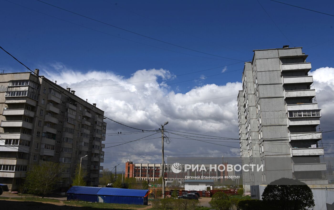 В Чите наклонился 10-этажный дом