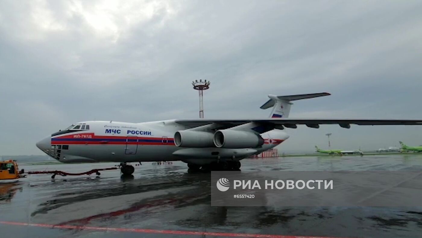 Спецборт МЧС России доставил россиян из сектора Газа в Москву 