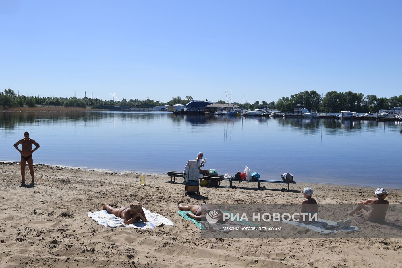 Полуостров локомотив казань. Пляж Локомотив Казань. Набережная пляжа Локомотив Казань. Елабуга пляж. Пляж Локомотив Казань фото.