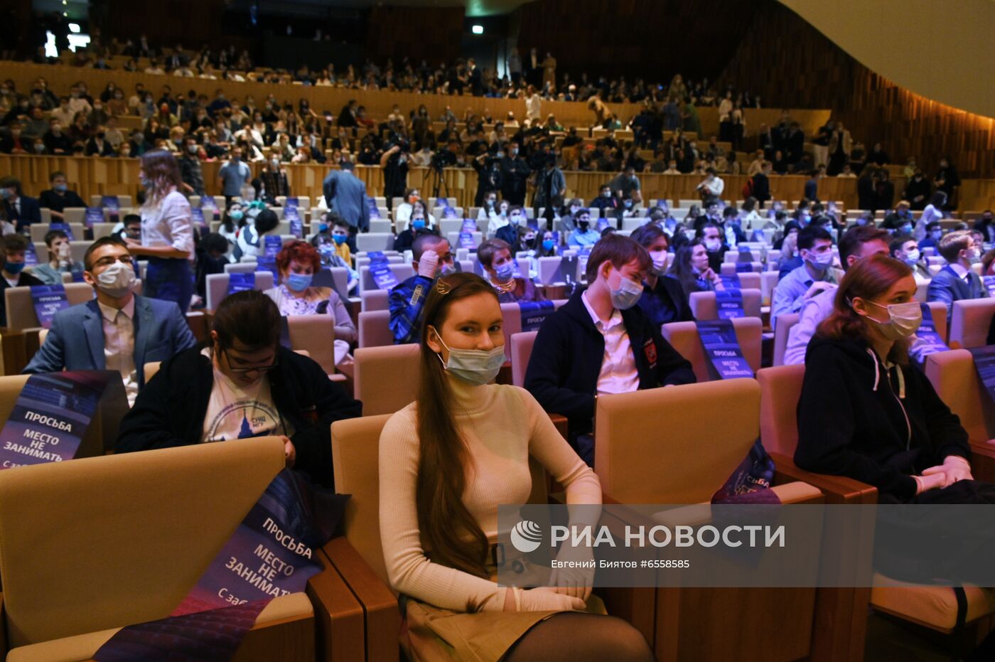 Мэр Москвы С. Собянин встретился с победителями олимпиады школьников 