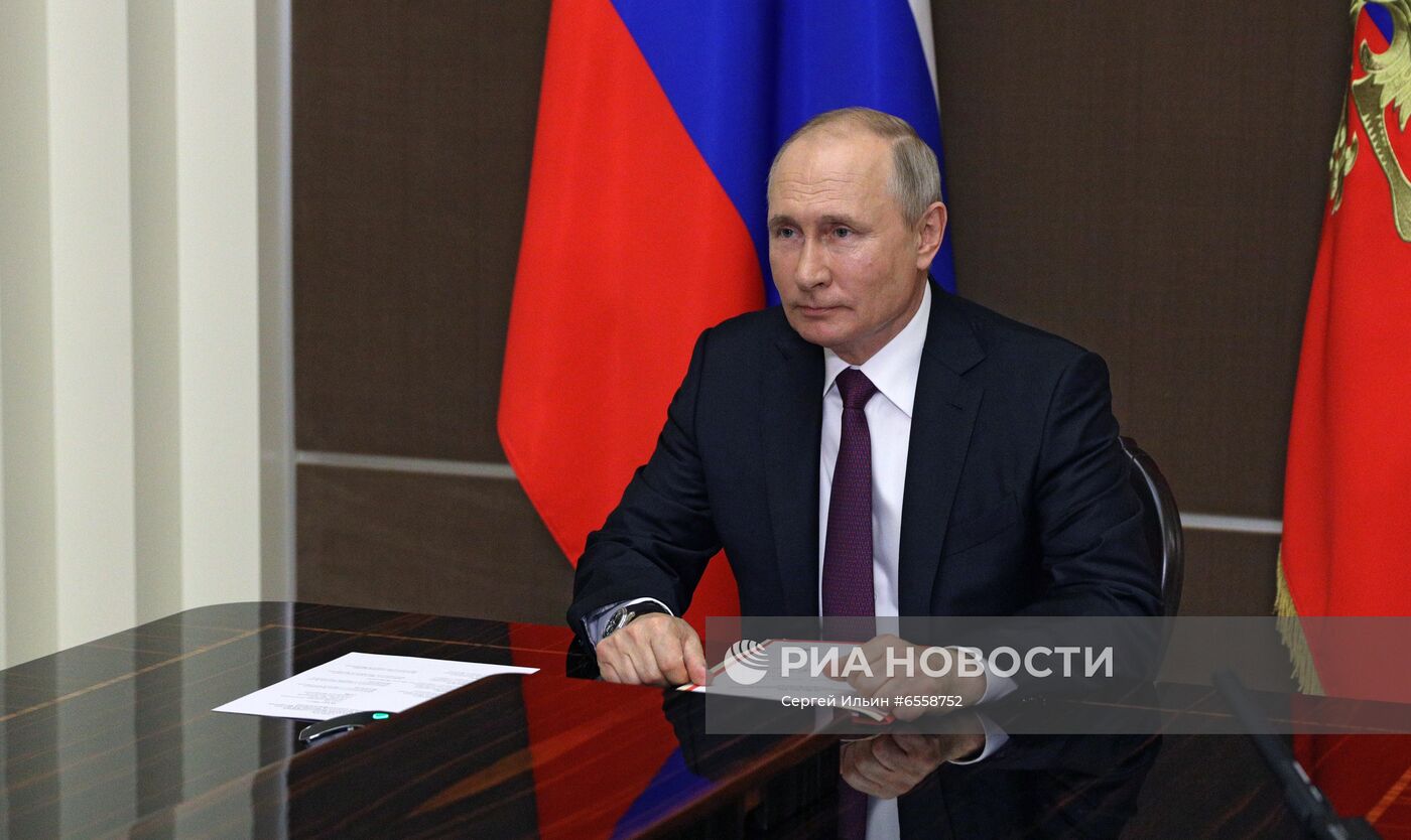 Президент РФ В. Путин провел заседание Совбеза РФ