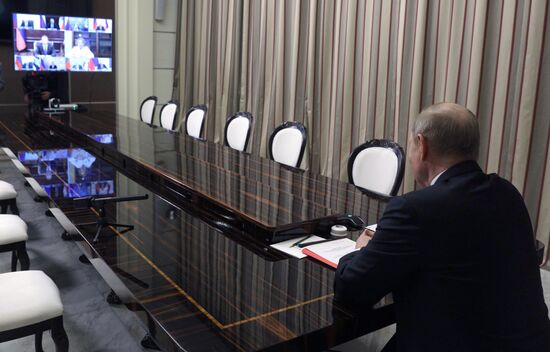 Президент РФ В. Путин провел заседание Совбеза РФ