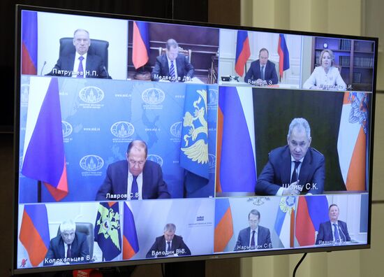 Президент РФ В. Путин провел заседание Совбеза РФ