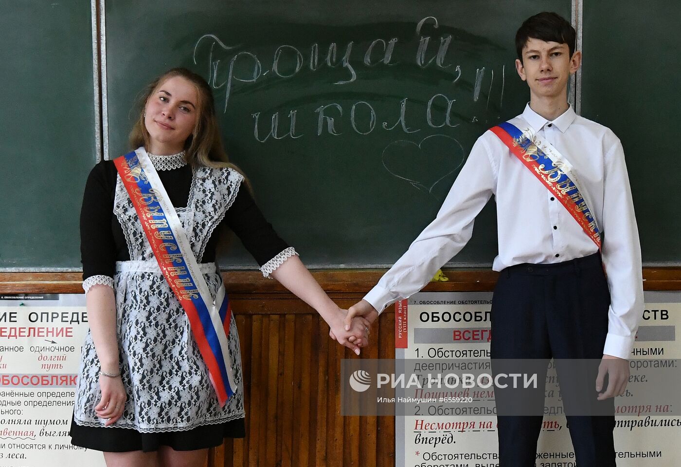 Последний звонок в деревенской школе в поселке Тугач