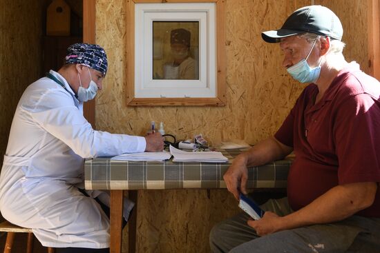 Работа мобильной бригады по вакцинации дачников от COVID-19  