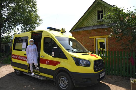 Работа мобильной бригады по вакцинации дачников от COVID-19  