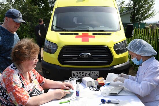 Работа мобильной бригады по вакцинации дачников от COVID-19  