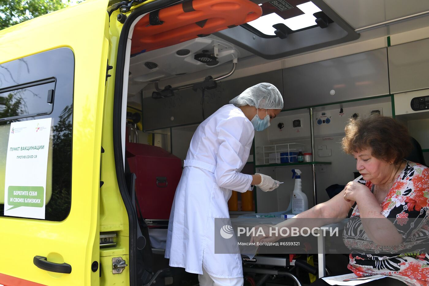 Работа мобильной бригады по вакцинации дачников от COVID-19