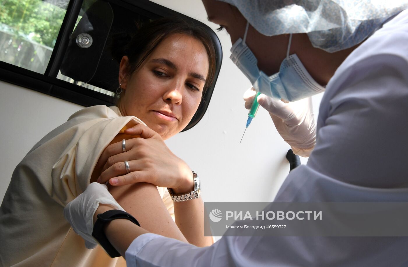 Работа мобильной бригады по вакцинации дачников от COVID-19  